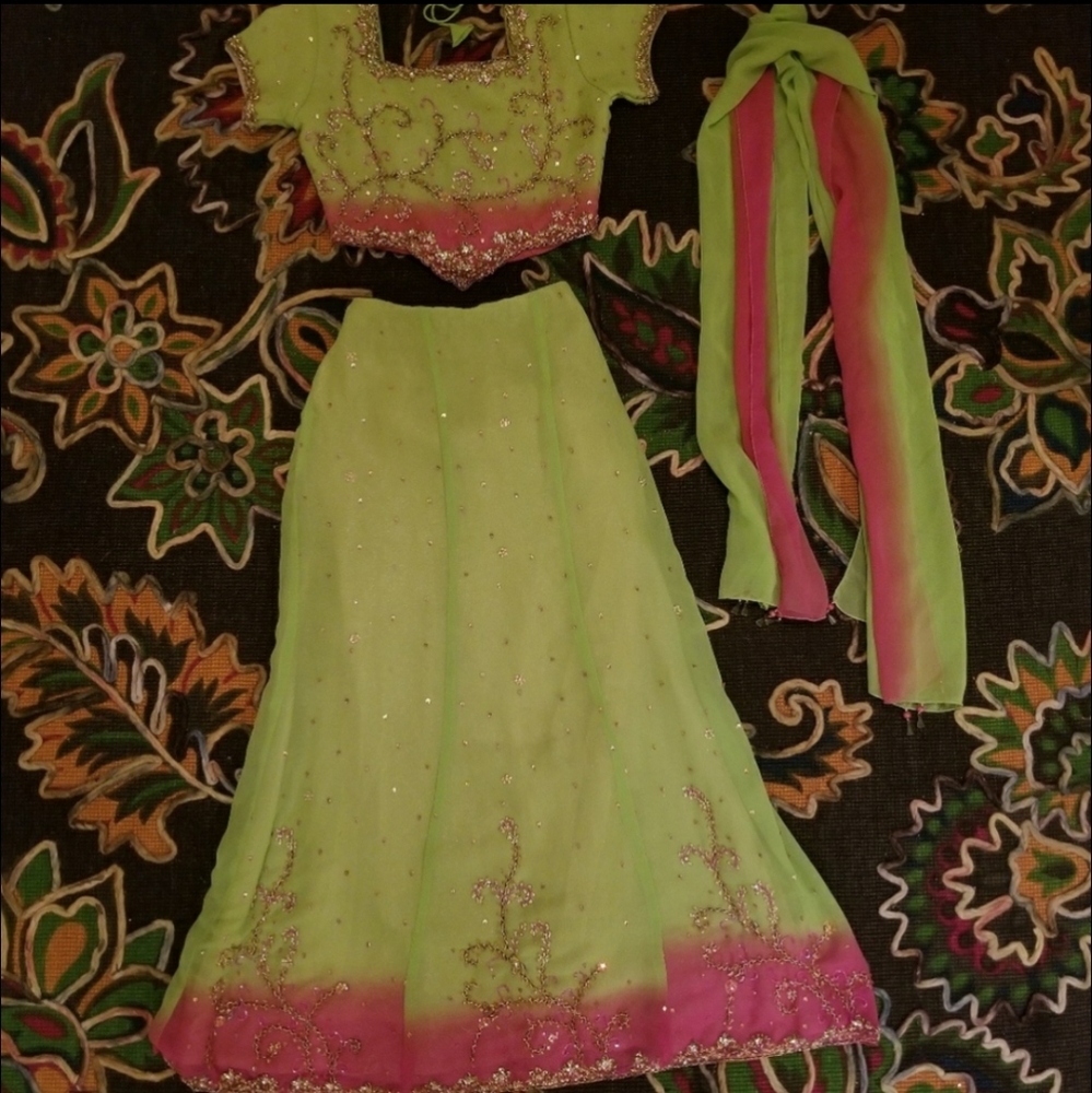Indian Girls Green and Pink Lehenga Choli (30)